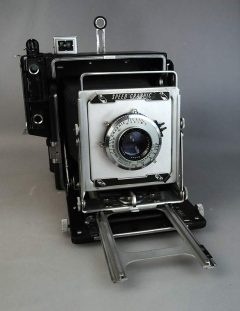 D2244 01 FOTOCAMERA GRAFLEX SPEED GRAPHIC + OBIETTIVO KODAK EKTAR 127:4,7 FOLDING 4X5 OTT. TENDINA E CENTRALE
