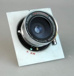 D2257 02 OBIETTIVO SCHNEIDER SUPER ANGULON 65:8 OTT SYNCRO COMPUR SU PIASTRA LINHOF 6X9