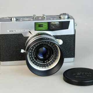 D2274 01 PETRI 7S FOTOCAMERA TELEMETRO OBIETTIVO 45:2,8 + PARALUCE