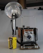 FOTOCAMERA BUSCH "PRECISION CHICAGO" FOLDING 4"X5" TARGHETTA: " MADE ESPECIALLY FOR GENE-WARD" + OB. WOLLENSACK RAPTOR 135:4,7 + FLASH A LAMPADE BUSH