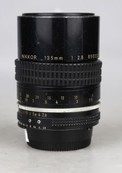 D3932 01 OBIETTIVO NIKKOR 135:2,8 AI