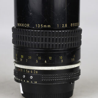 D3932 01 OBIETTIVO NIKKOR 135:2,8 AI