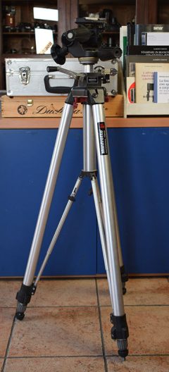 D6674 01 CAVALLETTO MANFROTTO PROFESSIONAL 059 (AUTOMATICO) + TESTA MANFROTTO 3 MOVIMENTI 160