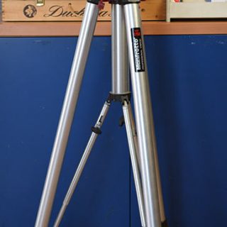 D6674 01 CAVALLETTO MANFROTTO PROFESSIONAL 059 (AUTOMATICO) + TESTA MANFROTTO 3 MOVIMENTI 160
