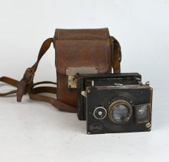 D6845 01 FOTOCAMERA ICA-BEBE' + ZEISS JENA TESSAR 7,5/3,5 DEL 1925 6X4,5