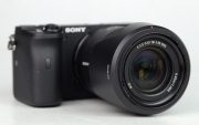 SONY ALPHA 6600 + OBIETTIVO SONY E 18/135:3,5-5,6 OSS
