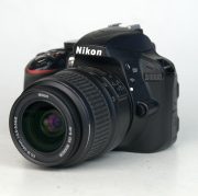 NIKON D3300 + OBIETTIVO NIKON AF-S DX 18-55:3,5-5,6 G II VR