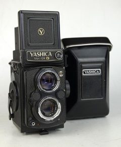 D7460 01 YASHICA MAT-124 G OBIETTIVO YASHINON 80:3,5