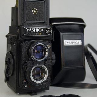 D7492 01 YASHICA MAT 124 G