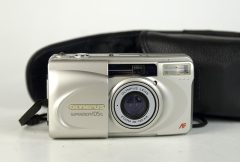 D7504 01 OLYMPUS SUPERZOOM 105G 38/105 PUNTA E SCATTA ANALOGICA