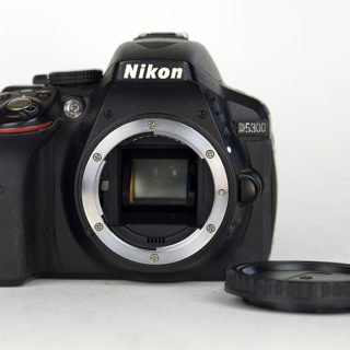 D7560 01 NIKON D5300 BODY ( SCATTI 42400)
