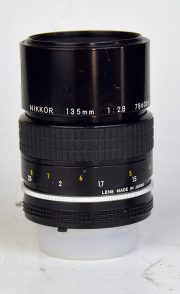 OBIETTIVO NIKON NIKKOR 135:2,8 AI