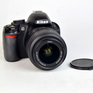 D7804 01 NIKON D3100 + OBIETTIVO NIKKOR AF-S 18/55:3,5-4,5 G VR