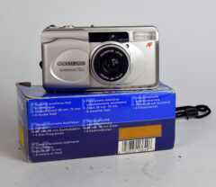 D7823 01 OLYMPUS SUPERZOOM 70G