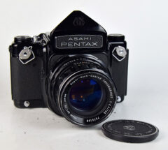 D7836 01 PENTAX 6X7 (MLU) + PENTAPRISMA + OBIETTIVO 105:2,4 SUPER TAKUMAR 6X7