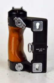 IMPUGNATURA IN LEGNO PER PENTAX 6X7 CON ATTACCAGLIA CINGHIA