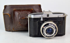 D7872 01 FERRANIA IBIS 34 3X4 CM USA FILM 127 OB. ACROMATICO 58:7,7 "1958"