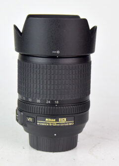 D7875 01 OBIETTIVO NIKON AF-S 18/105:3,5-5,6 G VR DX + PARALUCE