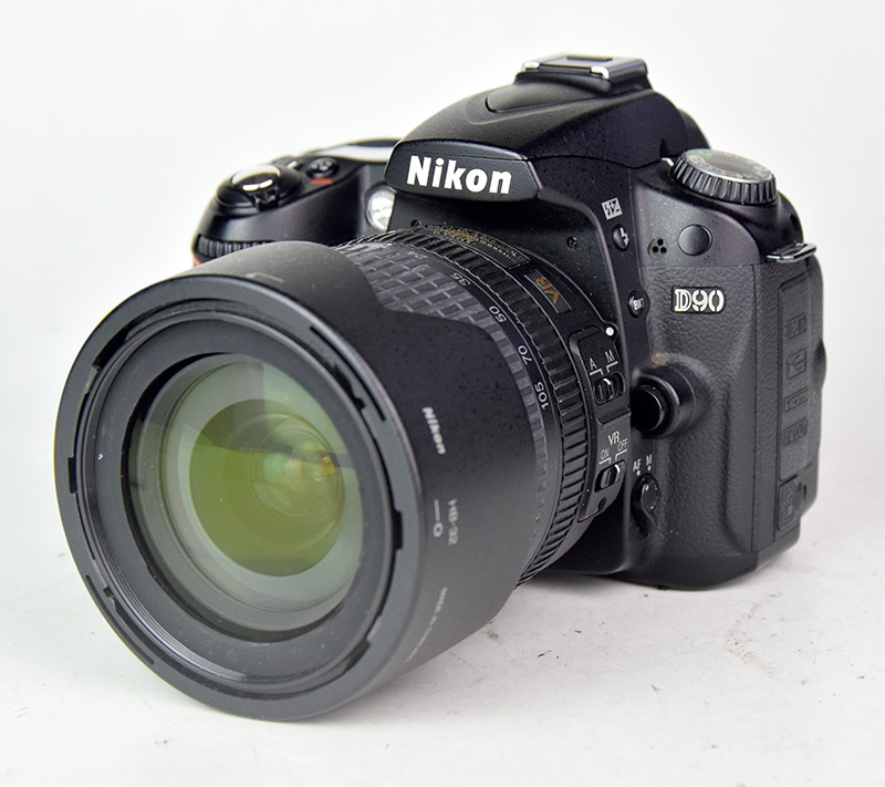 NIKON D90 + OB. NIKON AF-S 18/105:3,5-5,6 VR 1 D7910 01