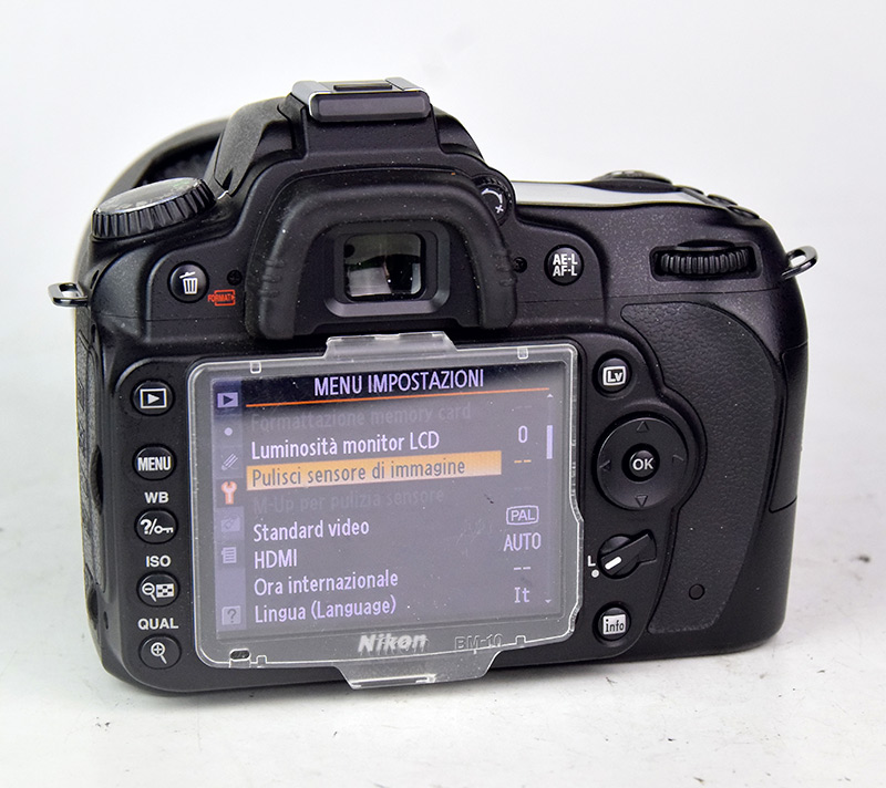 NIKON D90 + OB. NIKON AF-S 18/105:3,5-5,6 VR 3 D7910 02
