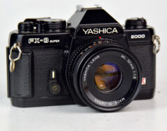 D7942 01 YASCHICA FX3 SUPER 2000 + OB. YASCHICA ML 50:1,9