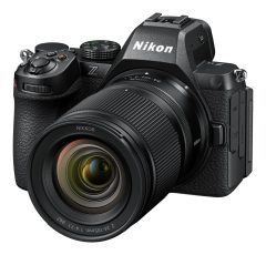 Z5II Z24 105 4 7.1 front34l NIKON Z5II + OB. NIKON Z 24-105:4-7,1