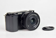 d7798 01 SONY ZV-E10 + OBIETTIVO SONY E 16/50:3,5-5,6 PZ OSS II