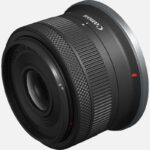 Pentax 327 obiettivo canon rf s 10 18mm f4 5 6 3 is stm vista laterale sinistra inclinata del prodotto