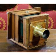Fotocamera italiana collodio umido con ob.ottone Darlot Paris con chassis scamottaggio 10x20