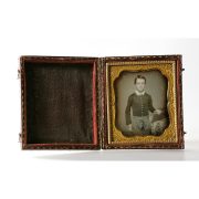 Dagherrotipo "ragazzo cadetto" 7 x 8 cm. con custodia doppia pelle marrone e cornice dorata