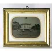 Ambrotipo 1850/60 "villa con persone in giardino" 11,5 x 15 cm. cornice legno dorato 20x24 cm.
